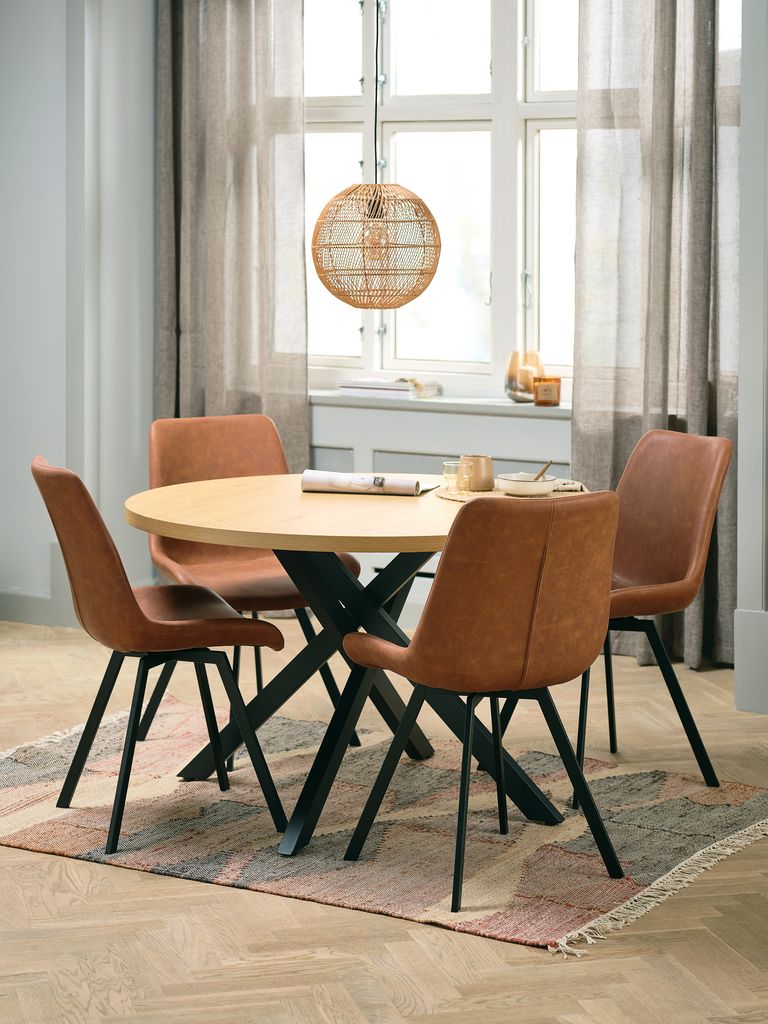NORTOFT Ø120 Tisch Eiche warm + 4 HYGUM Stühle cognac/schwar