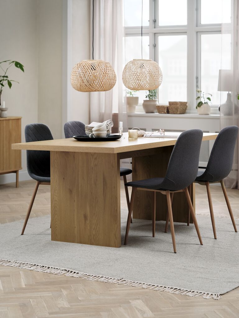 MUNKEBY L180 Tisch Eiche warm + 4 JONSTRUP Stühle asphalt