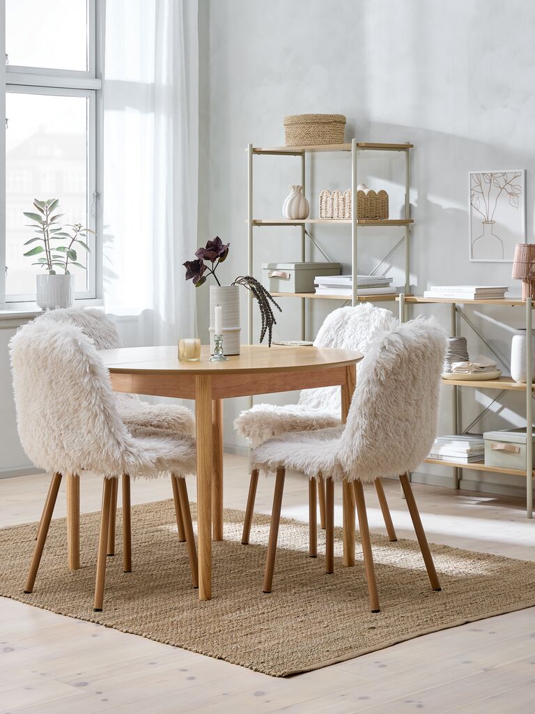 MARSTRAND Ø110 Tisch Eiche natur + 4 JONSTRUP Teddy off-whit